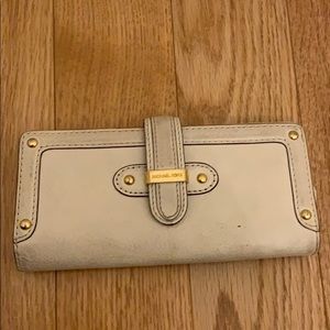 Michael Kors white leather women’s wallet